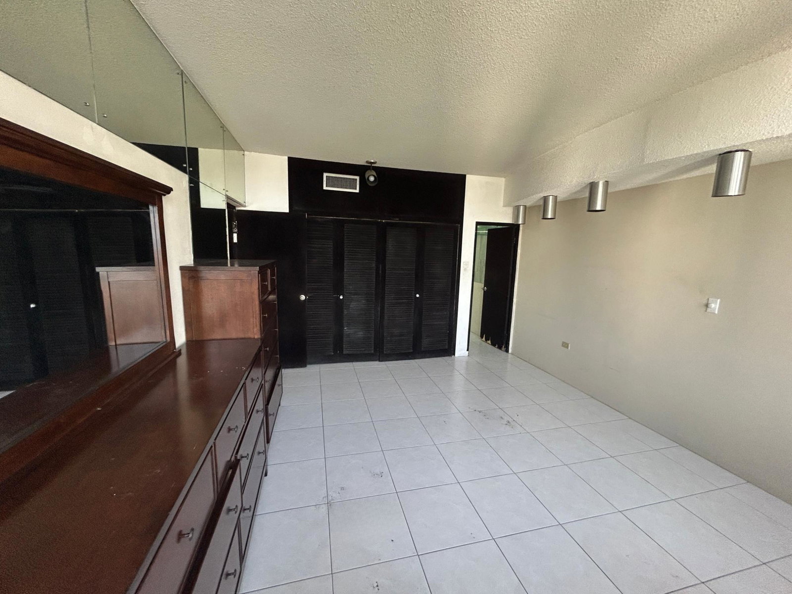 Twentieth image of 50- Courtley Towers, 3 Renfre in Kingston 5, St. Andrew, Jamaica - property is For Rent