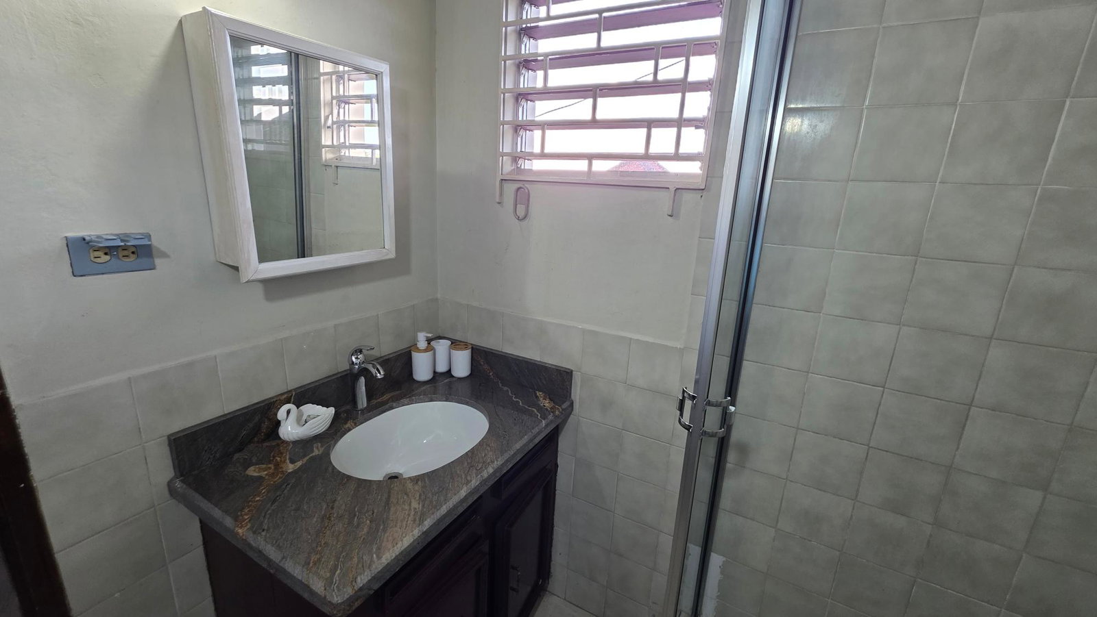 Twentieth image of Morningside dr in Rosemount, St. James, Jamaica - property is For Rent