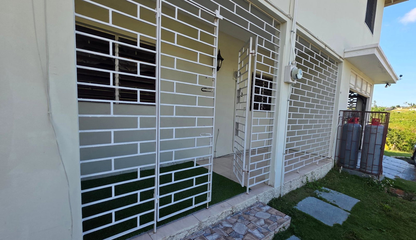 Sixth image of Morningside dr in Rosemount, St. James, Jamaica - property is For Rent