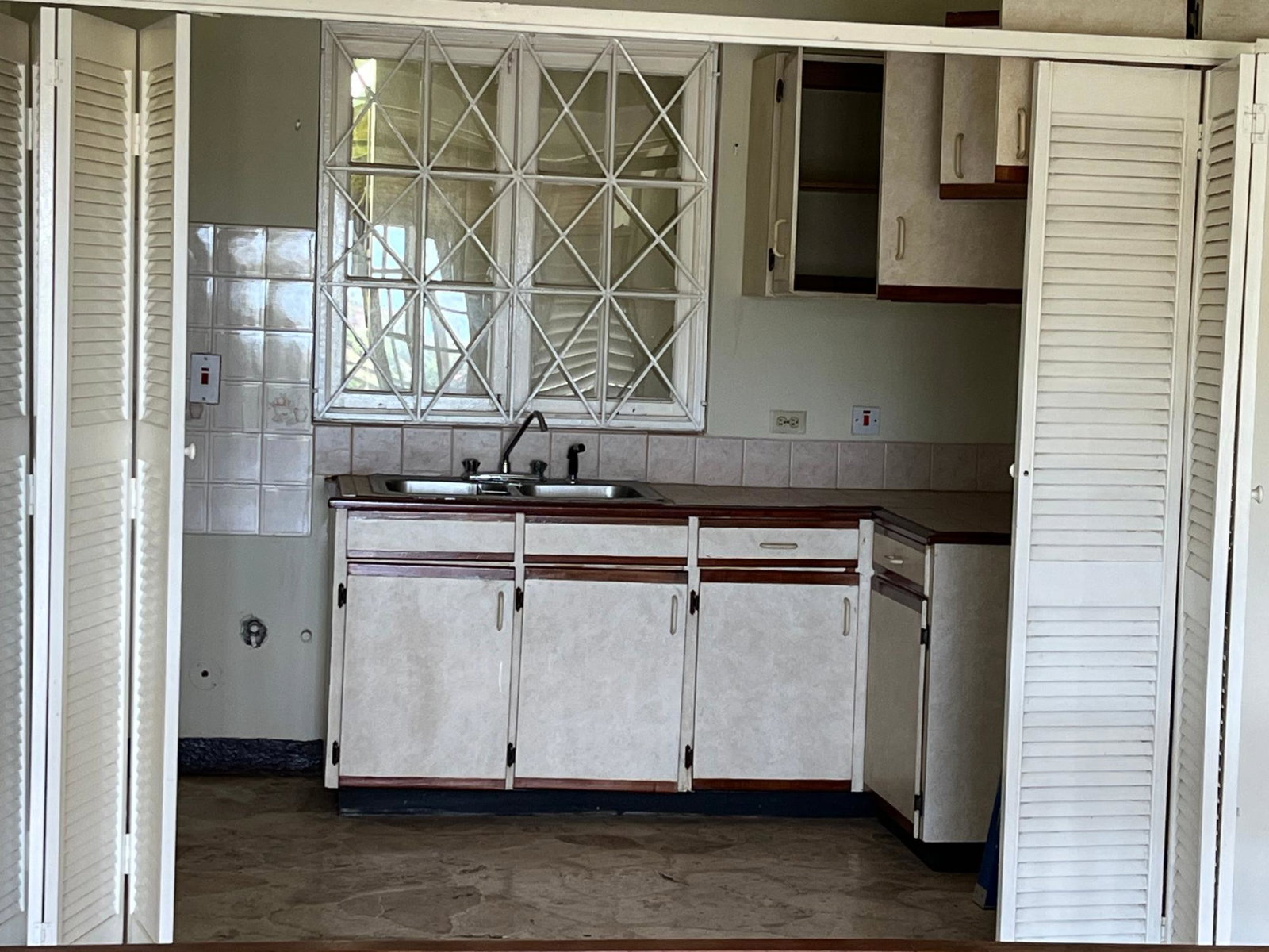 Ninth image of Apt C-1a Bridgemount Heights, King in Kingston 8, St. Andrew, Jamaica - property is For Rent