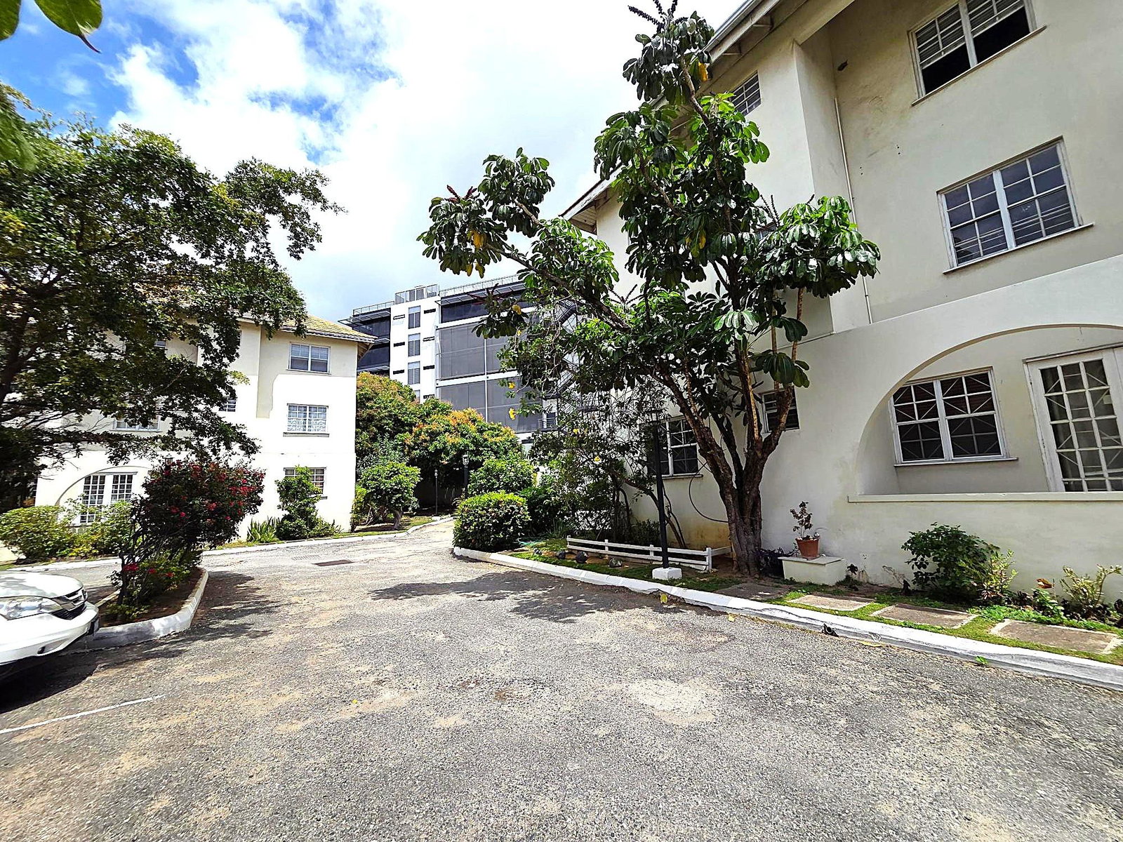 Twenty-First image of 221-2 Worthington Terrace in Kingston 10, St. Andrew, Jamaica - property is For Rent