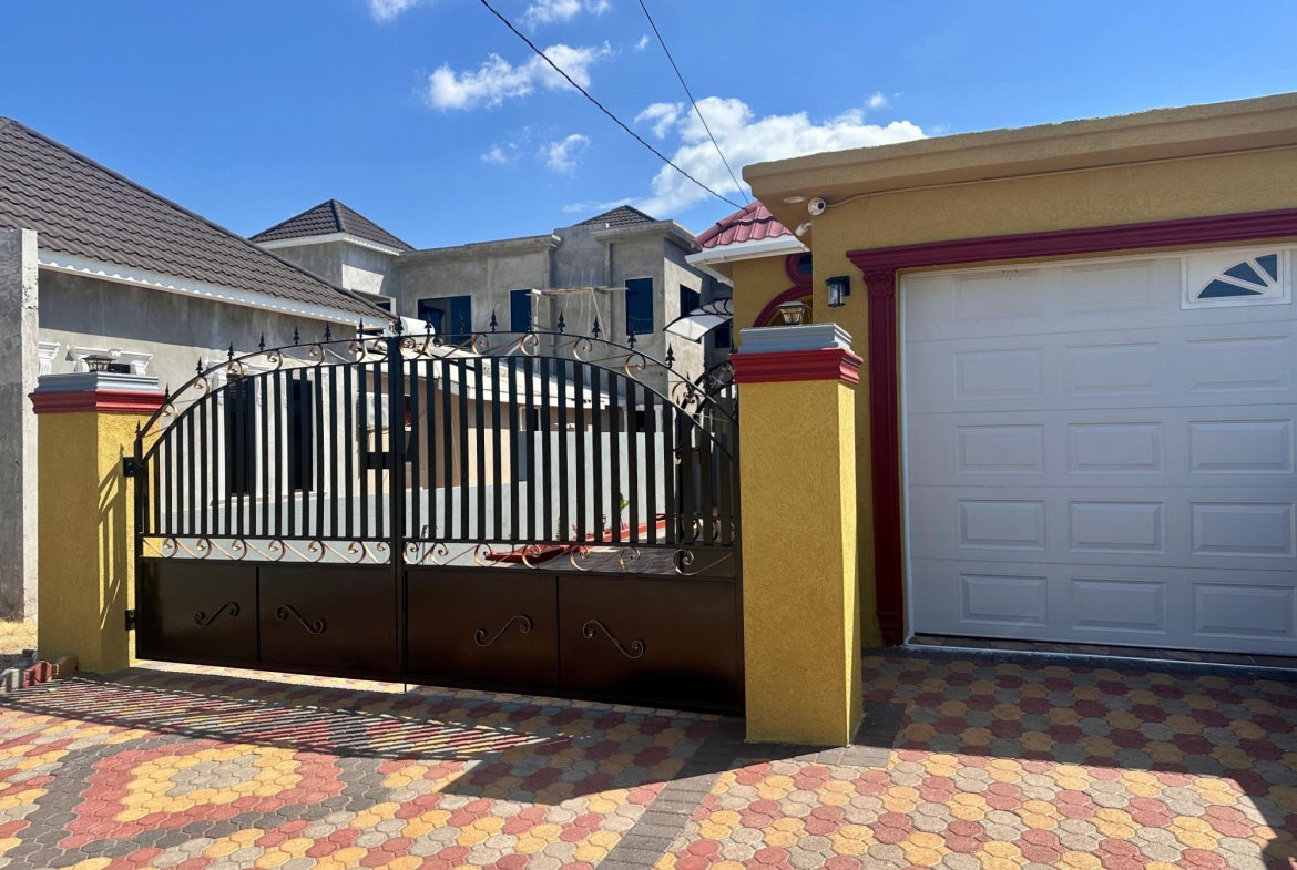 First image of 3 South Boulevard in Old Harbour, St. Catherine, Jamaica - property is For Rent