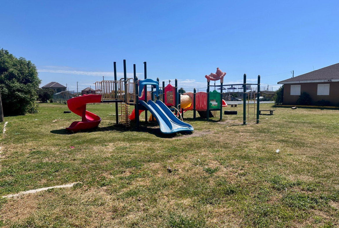 Thirtieth image of 3 South Boulevard in Old Harbour, St. Catherine, Jamaica - property is For Rent