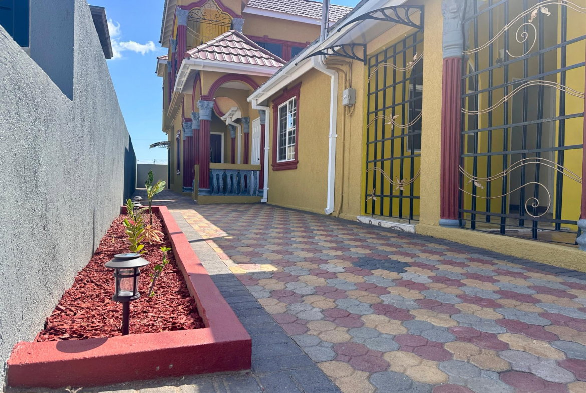 Fourth image of 3 South Boulevard in Old Harbour, St. Catherine, Jamaica - property is For Rent
