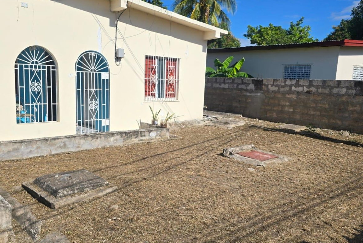 Second image of 816 St. Johns Thruway in Old Road, St. Catherine, Jamaica - property is For Rent