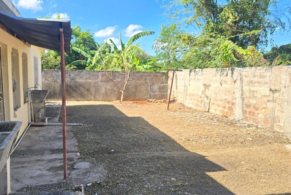 Twelfth image of 816 St. Johns Thruway in Old Road, St. Catherine, Jamaica - property is For Rent