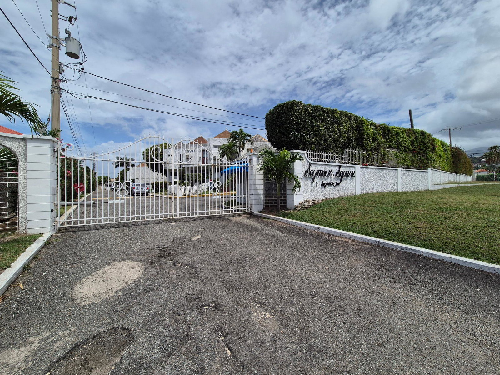 2-Bedroom-Townhouse-for-Rent-in-Seymour-Square-Kingston-6-Jamaica Seventeenth image of 25- 1 Seymour Avenue in Kingston 6, St. Andrew, Jamaica - property is For Rent