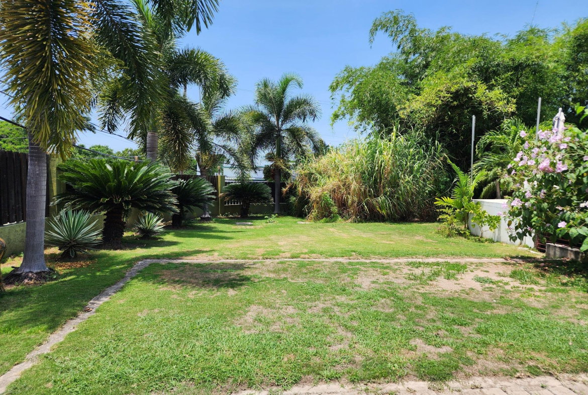 Second image of 7 Earls Court in Kingston 8, St. Andrew, Jamaica - property is For Rent