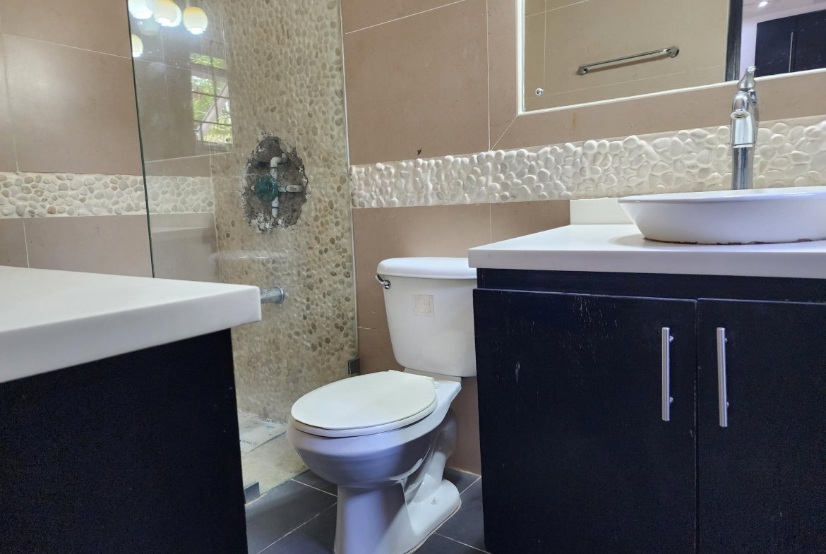 Eleventh image of 7 Earls Court in Kingston 8, St. Andrew, Jamaica - property is For Rent