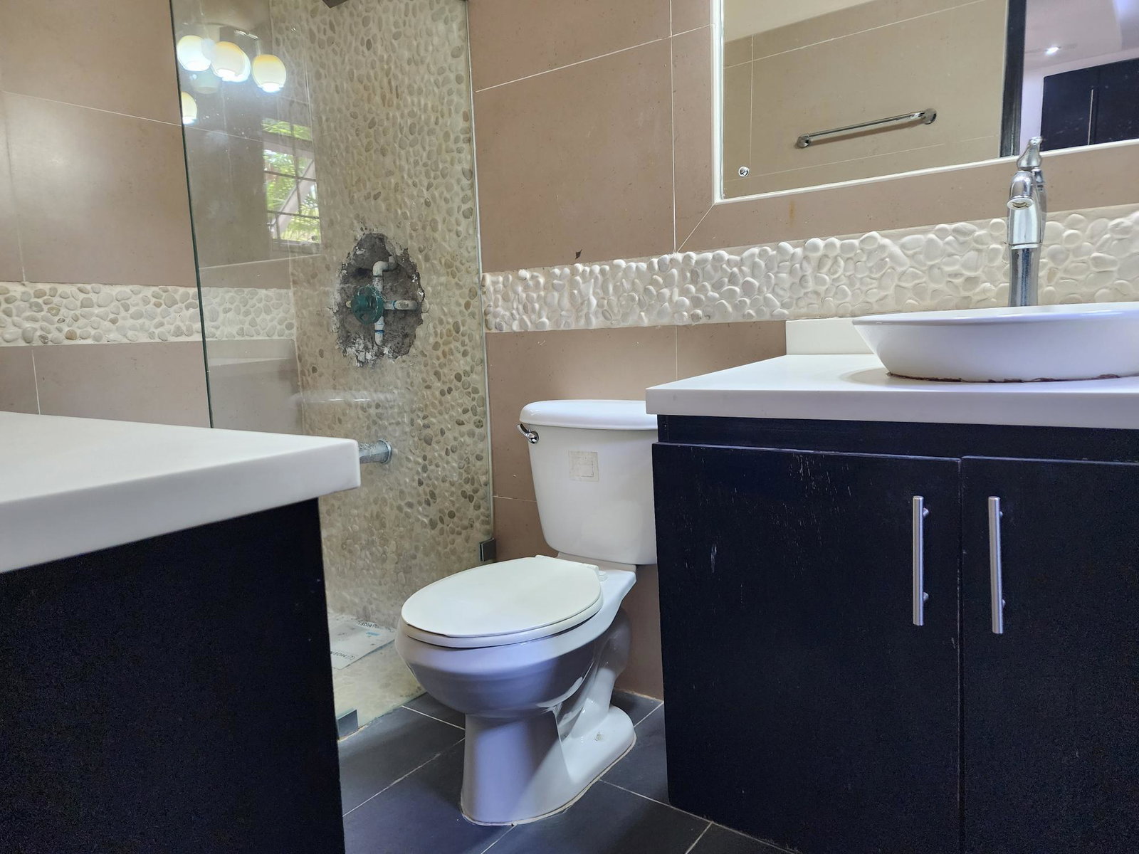 3-Bedroom-Apartment-for-Rent-at-7-Earls-Court-St.-Andrew-Jamaica Eleventh image of 7 Earls Court in Kingston 8, St. Andrew, Jamaica - property is For Rent