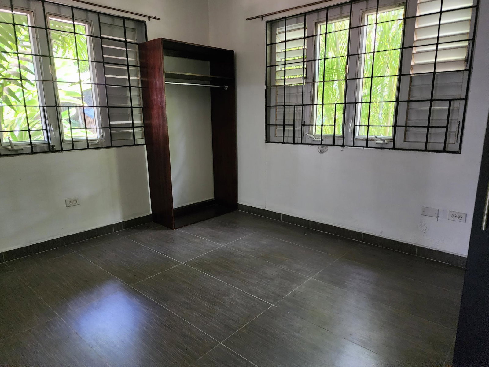 3-Bedroom-Apartment-for-Rent-at-7-Earls-Court-St.-Andrew-Jamaica Twelfth image of 7 Earls Court in Kingston 8, St. Andrew, Jamaica - property is For Rent