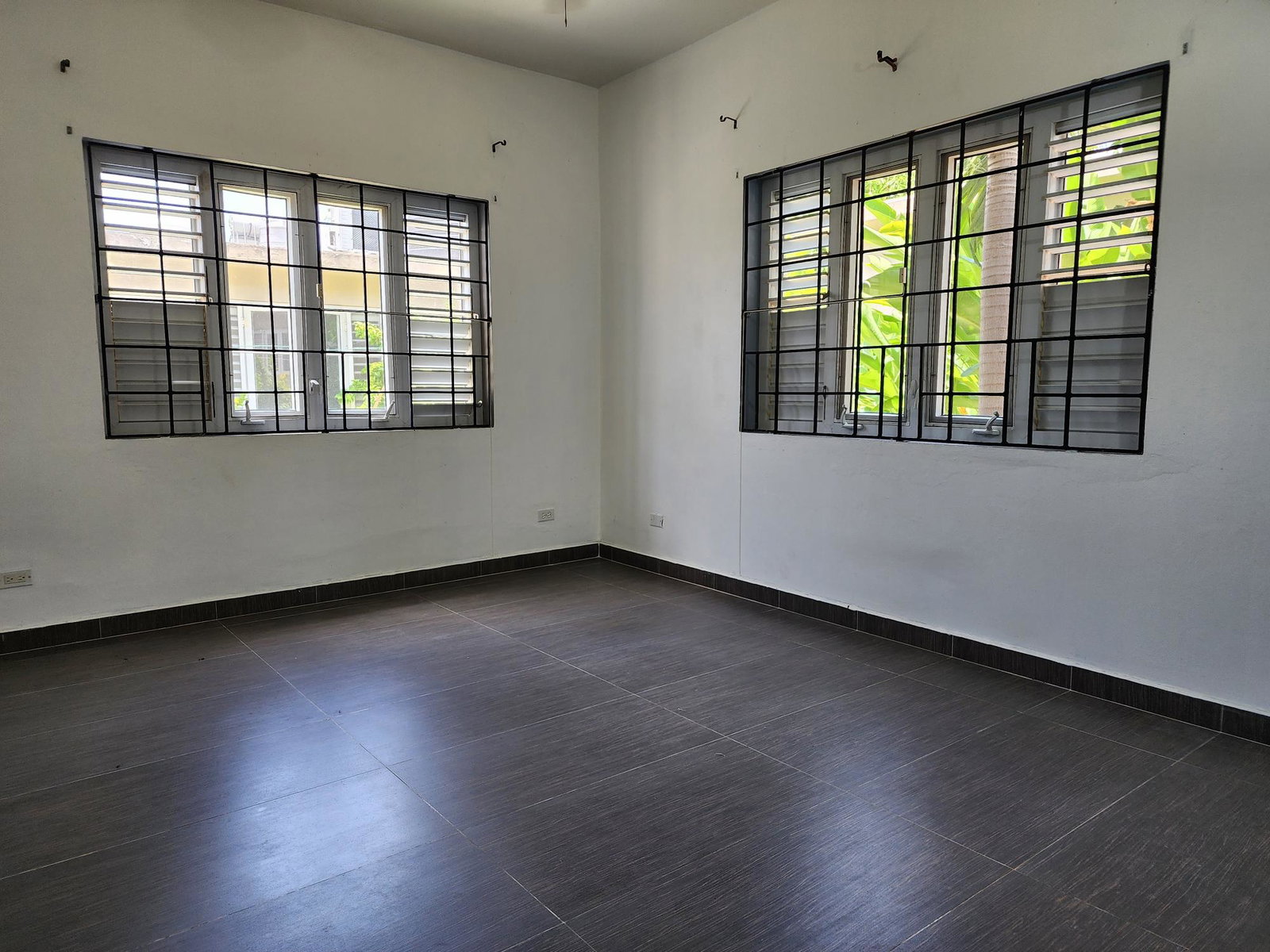 3-Bedroom-Apartment-for-Rent-at-7-Earls-Court-St.-Andrew-Jamaica Fourteenth image of 7 Earls Court in Kingston 8, St. Andrew, Jamaica - property is For Rent