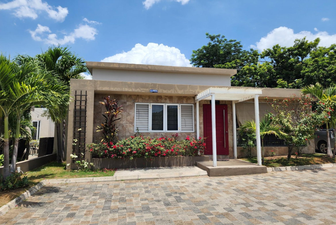 Sixteenth image of 7 Earls Court in Kingston 8, St. Andrew, Jamaica - property is For Rent