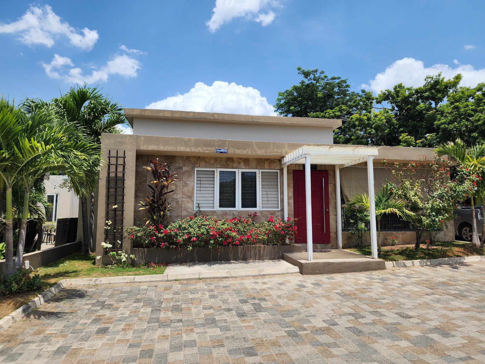 3-Bedroom-Apartment-for-Rent-at-7-Earls-Court-St.-Andrew-Jamaica Sixteenth image of 7 Earls Court in Kingston 8, St. Andrew, Jamaica - property is For Rent