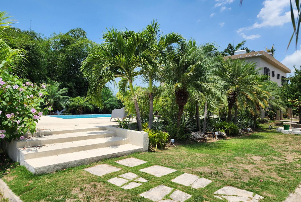 Third image of 7 Earls Court in Kingston 8, St. Andrew, Jamaica - property is For Rent