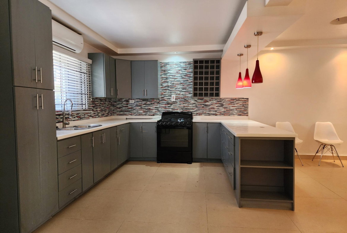 Seventh image of 7 Earls Court in Kingston 8, St. Andrew, Jamaica - property is For Rent
