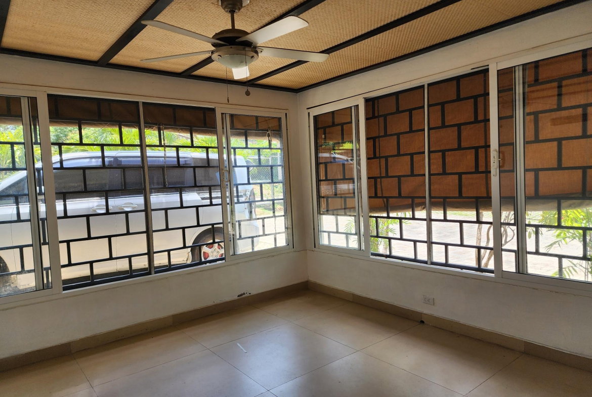 Eighth image of 7 Earls Court in Kingston 8, St. Andrew, Jamaica - property is For Rent