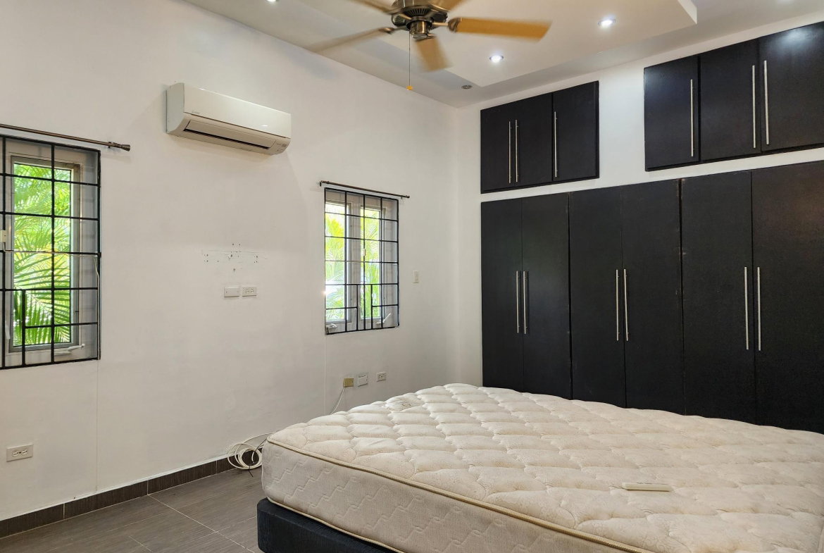 Tenth image of 7 Earls Court in Kingston 8, St. Andrew, Jamaica - property is For Rent