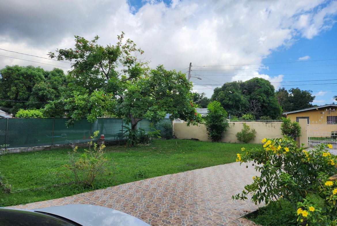 Nineteenth image of 102 Havendale Drive in Kingston 19, St. Andrew, Jamaica - property is For Sale