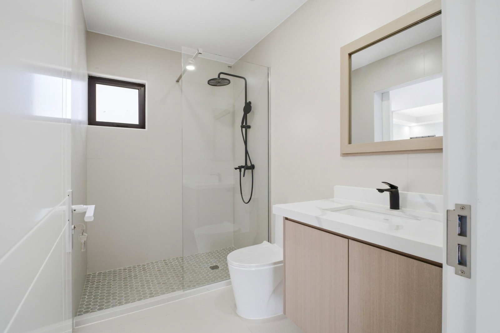 Fifth image of 294 Oak Estate in Bernard Lodge, St. Catherine, Jamaica - property is For Rent