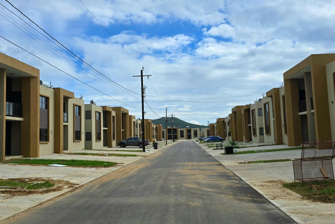 Seventh image of 299- Oak Estate (phase 3) in Bernard Lodge, St. Catherine, Jamaica - property is For Rent