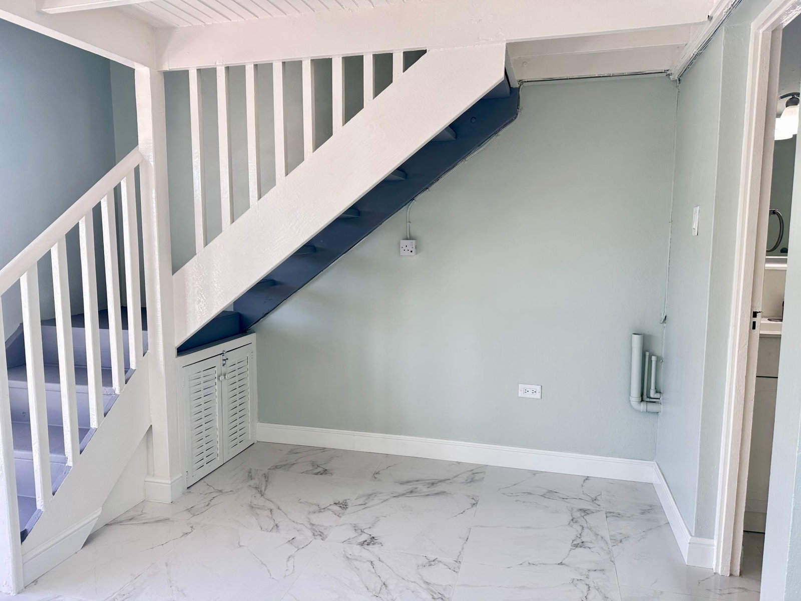 Eleventh image of 10a West Kings House Road in Kingston 10, St. Andrew, Jamaica - property is For Rent