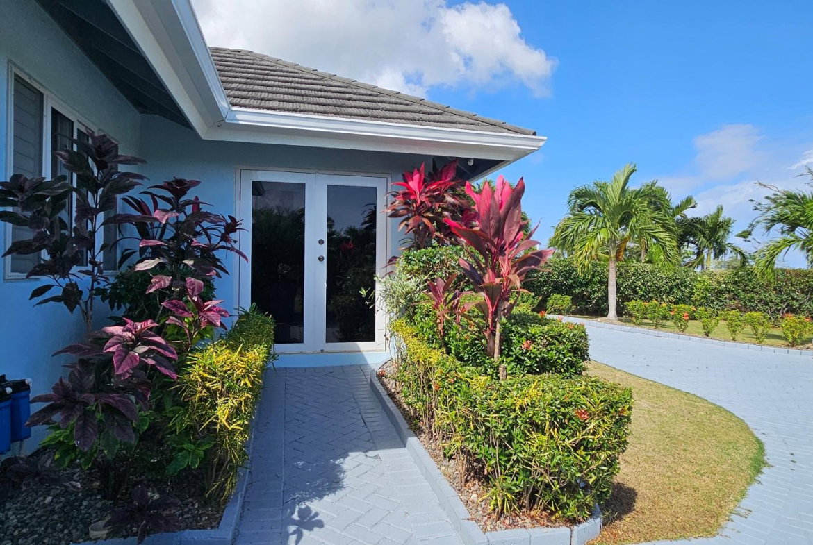 Fifth image of 901 The Crest, Richmond, st a in Laughlands, St. Ann, Jamaica - property is For Rent