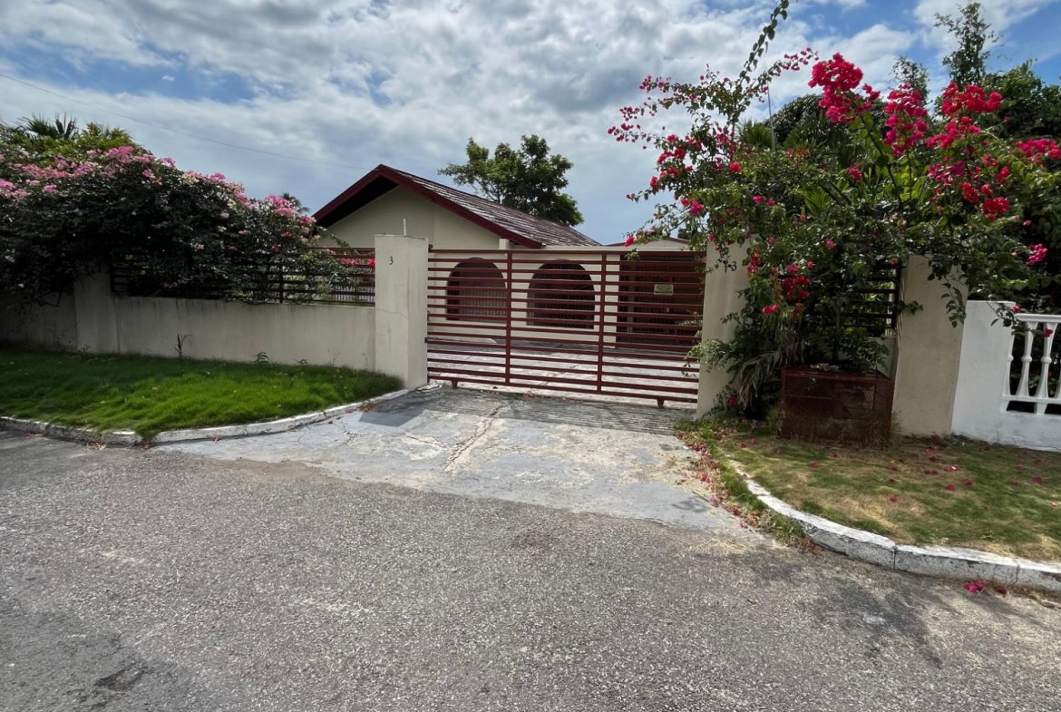 First image of 3 Whiteford Close in Kingston 6, St. Andrew, Jamaica - property is For Rent