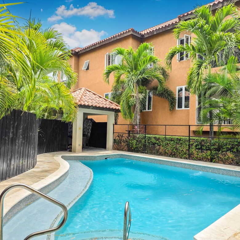 First image of 6a-25 Liguanea Avenue in Kingston 6, St. Andrew, Jamaica - property is For Rent