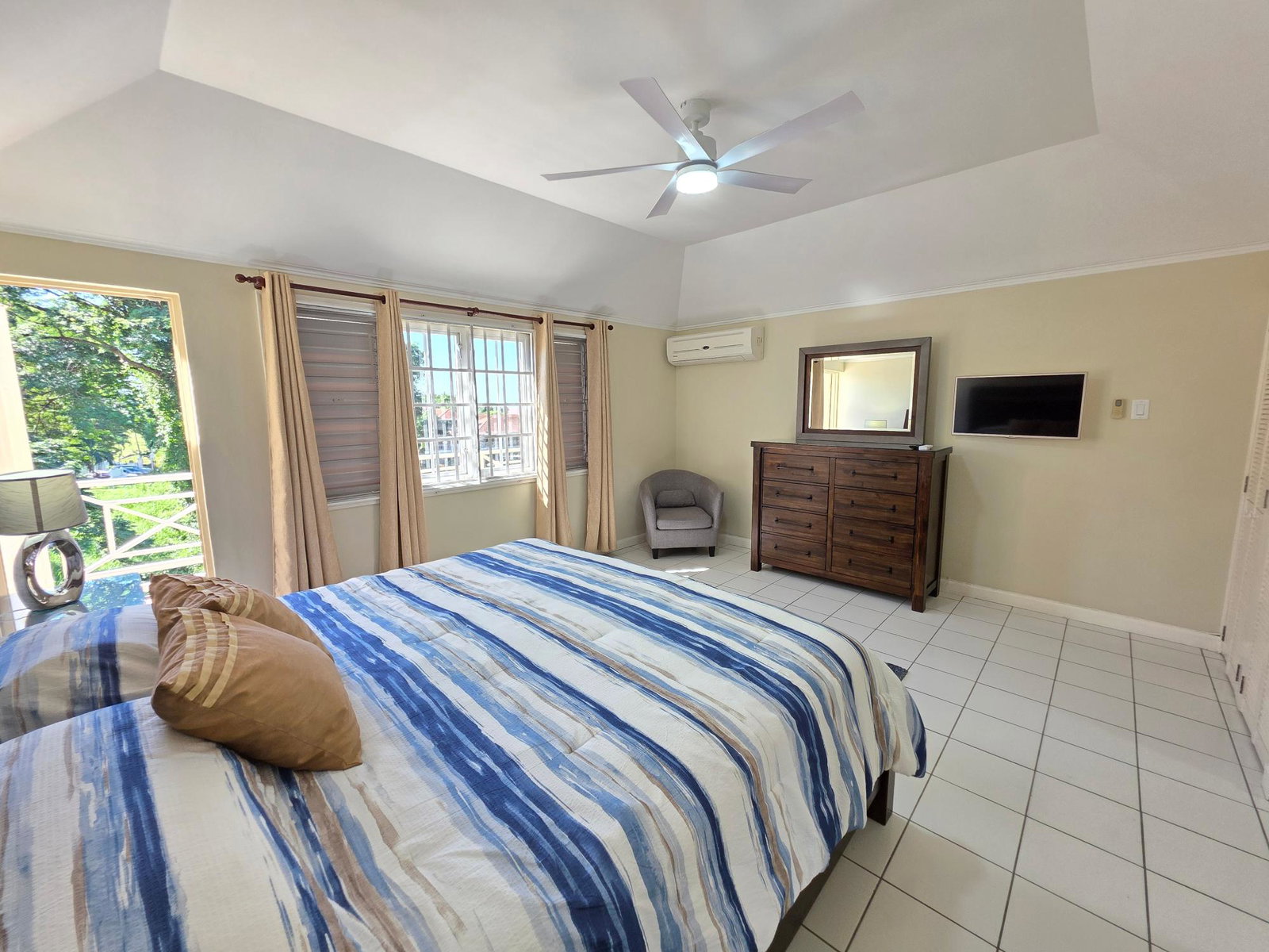 Twenty-Third image of th 19- Manor Park Drive in Kingston 8, St. Andrew, Jamaica - property is For Rent