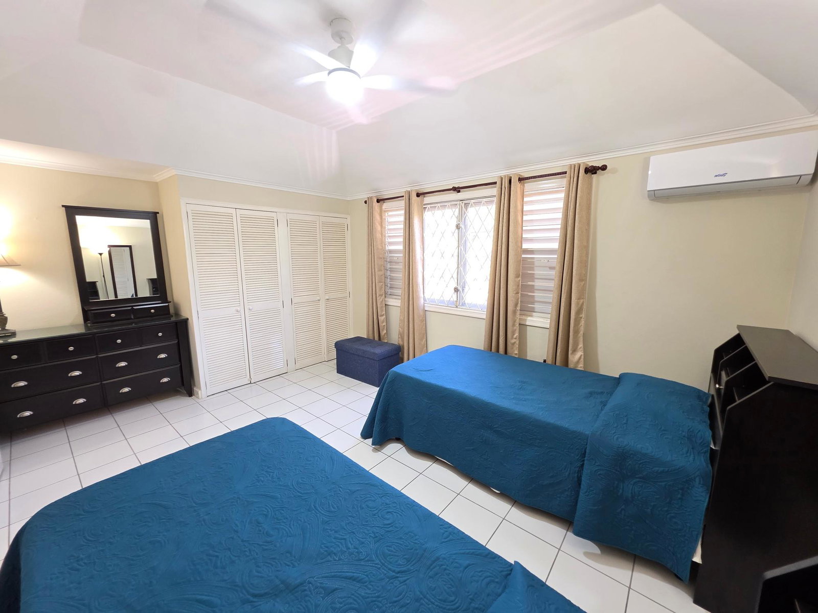 Twenty-Ninth image of th 19- Manor Park Drive in Kingston 8, St. Andrew, Jamaica - property is For Rent