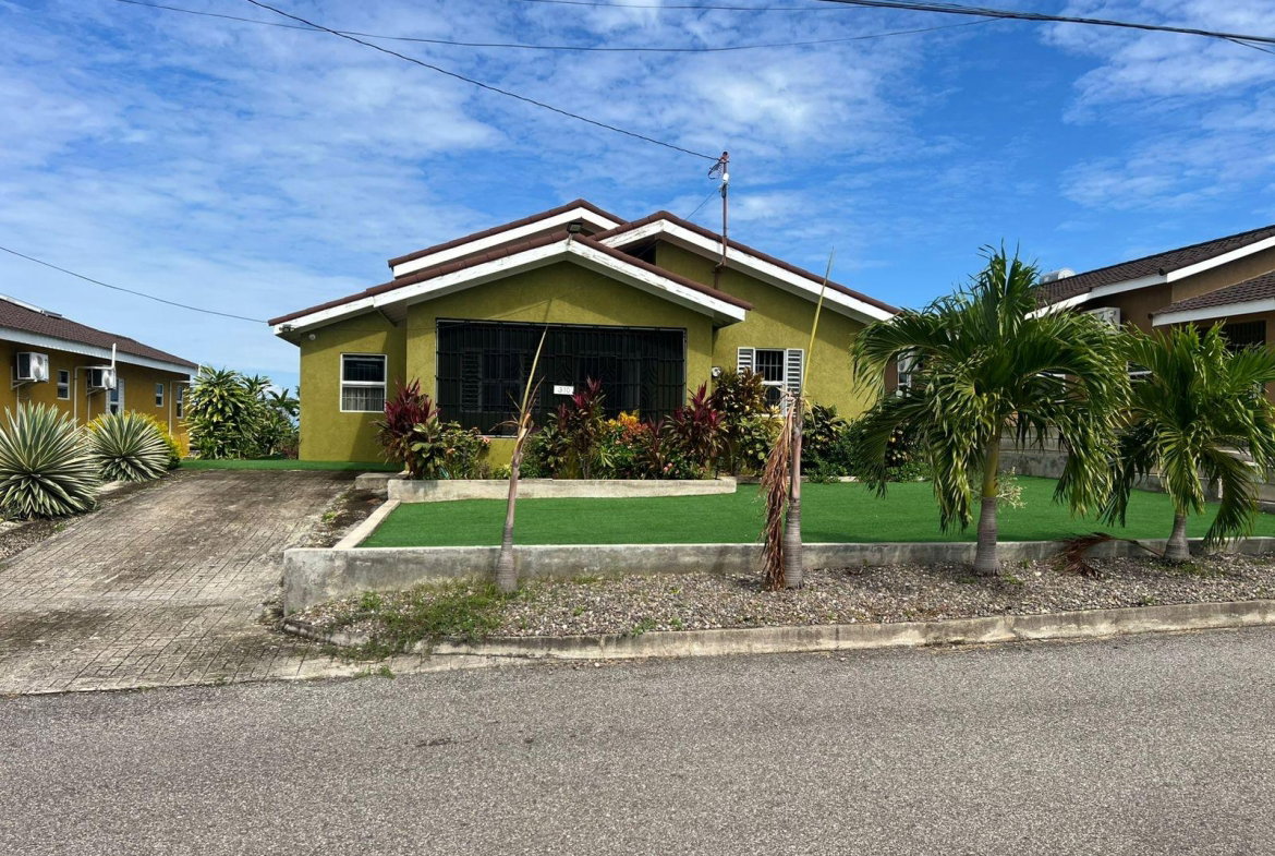 Fifth image of 310 Hibiscus Avenue Stonebroo in Falmouth, Trelawny, Jamaica - property is For Rent