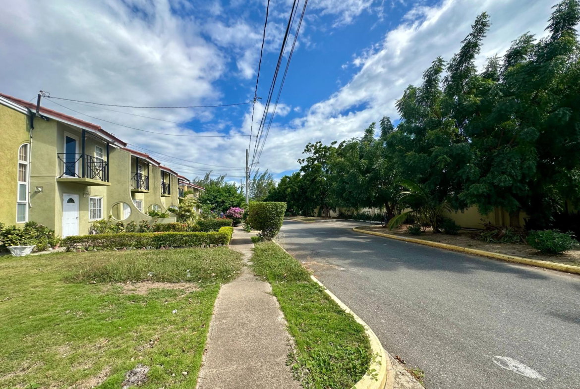Second image of 91- Lingfield Crescent in Portmore Country Club, St. Catherine, Jamaica - property is For Rent