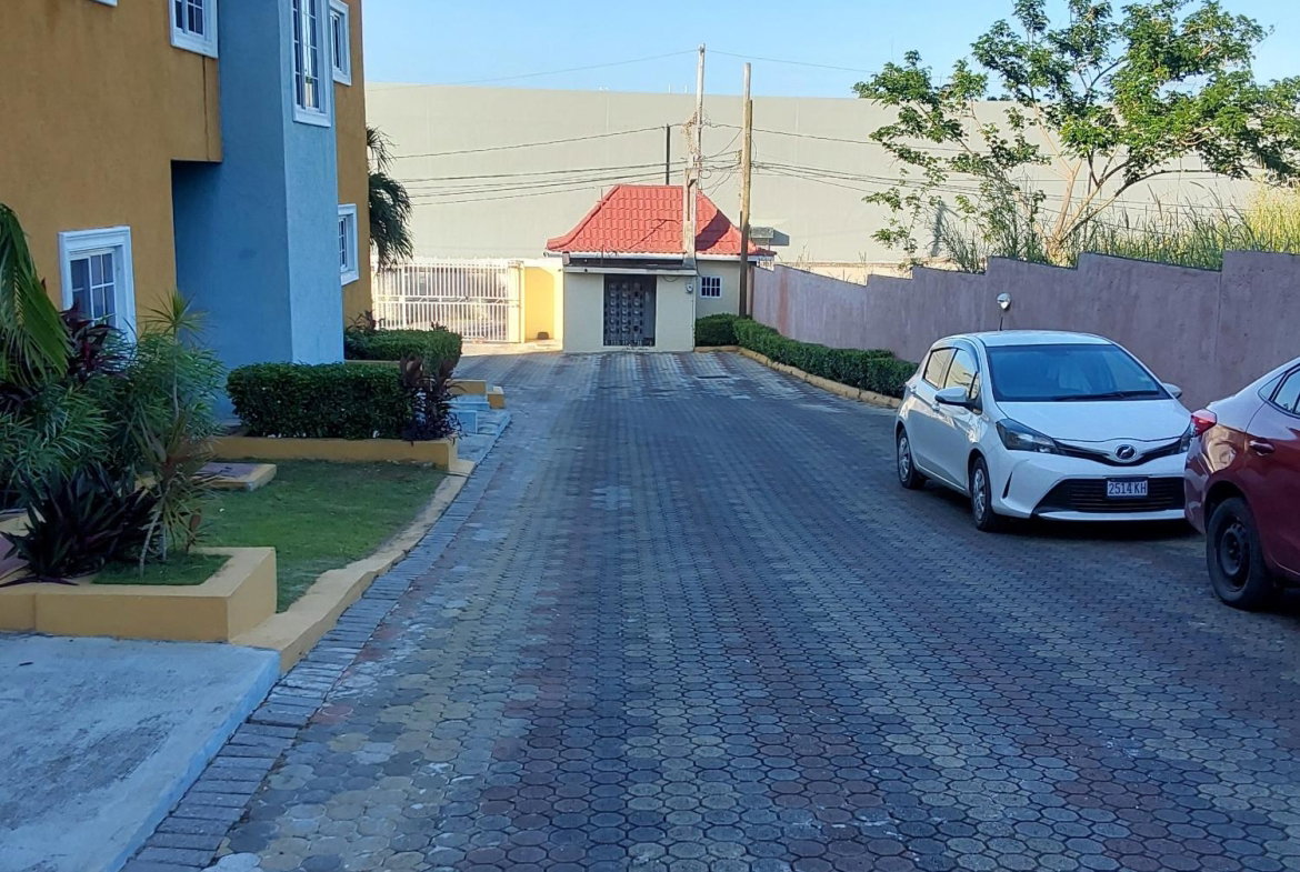 Second image of Reading Manor in Reading, St. James, Jamaica - property is For Rent