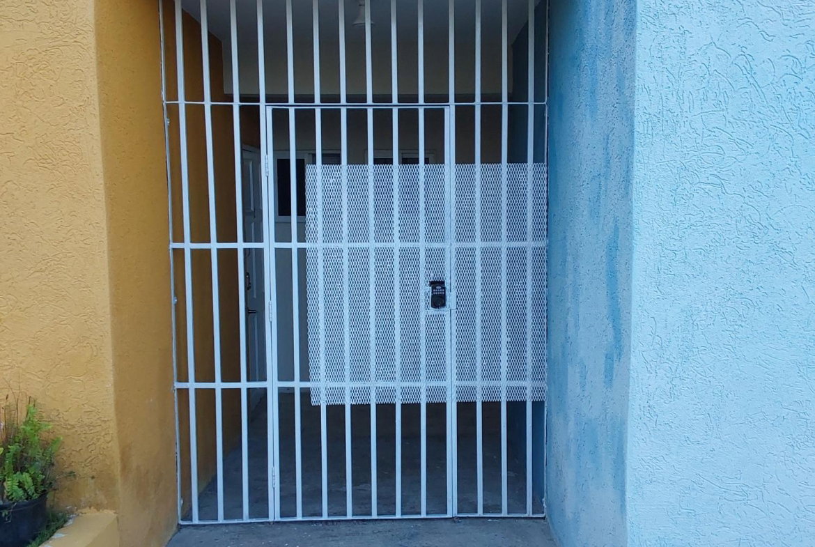 Fourth image of Reading Manor in Reading, St. James, Jamaica - property is For Rent