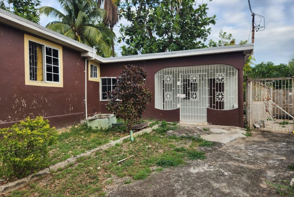 First image of 4 Oliver Place, May Pen in May Pen, Clarendon, Jamaica - property is For Sale