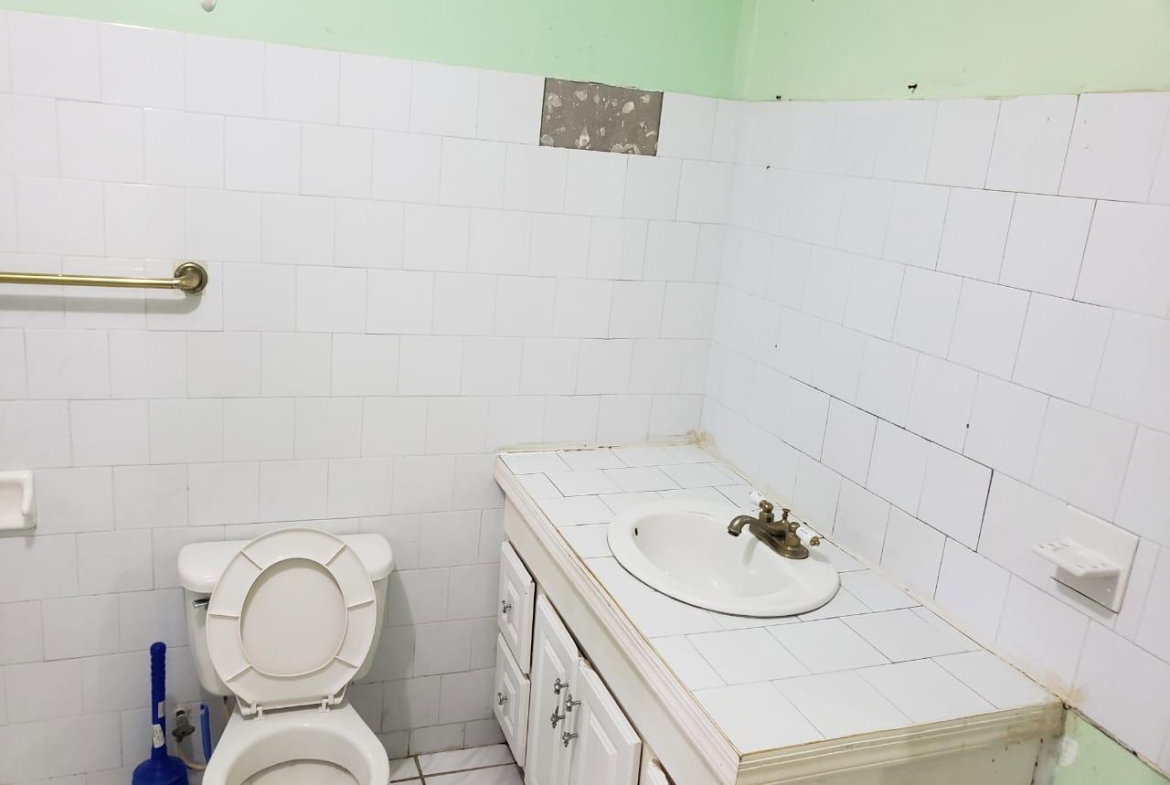 Tenth image of Denbigh, May Pen in Denbigh, Clarendon, Jamaica - property is For Sale