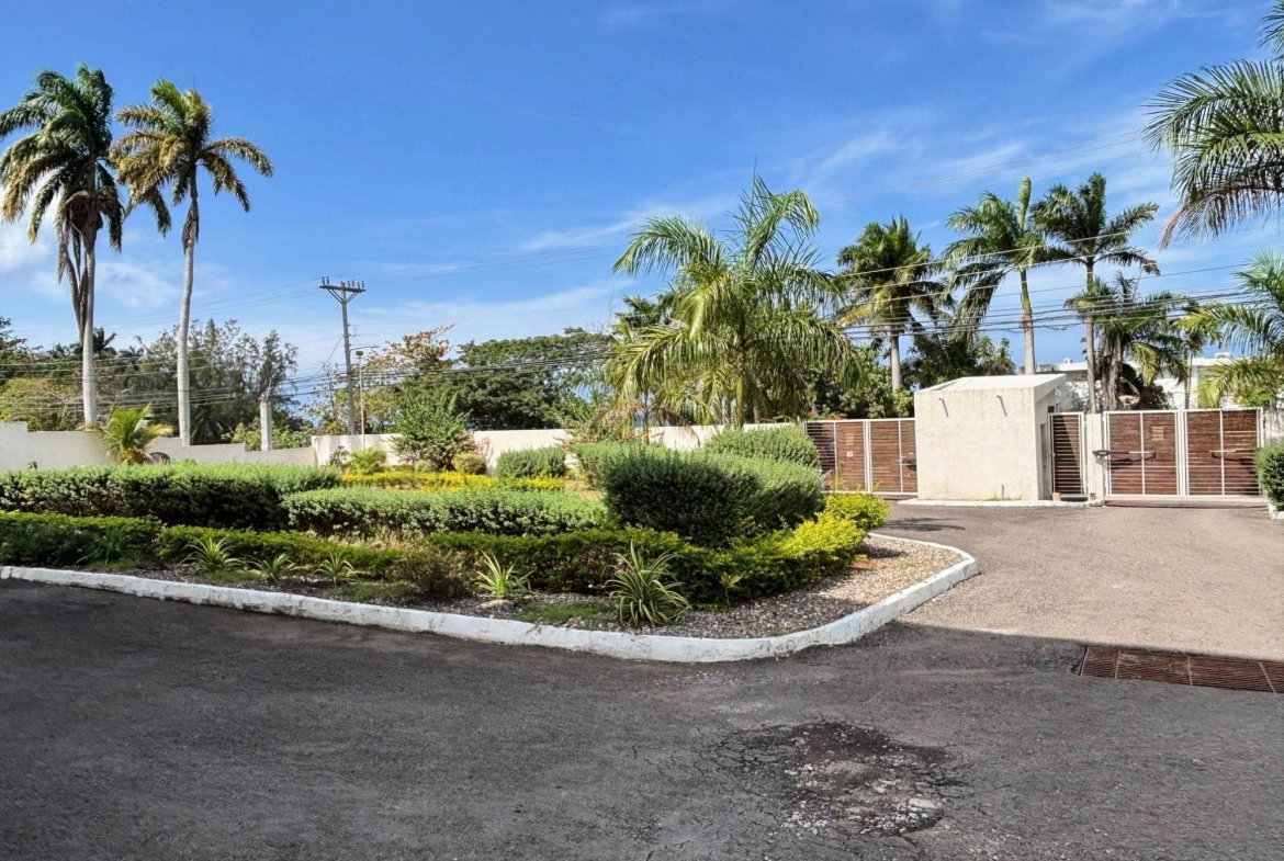 Eighteenth image of 8- Paradise Bay, Reading in Reading, St. James, Jamaica - property is For Rent