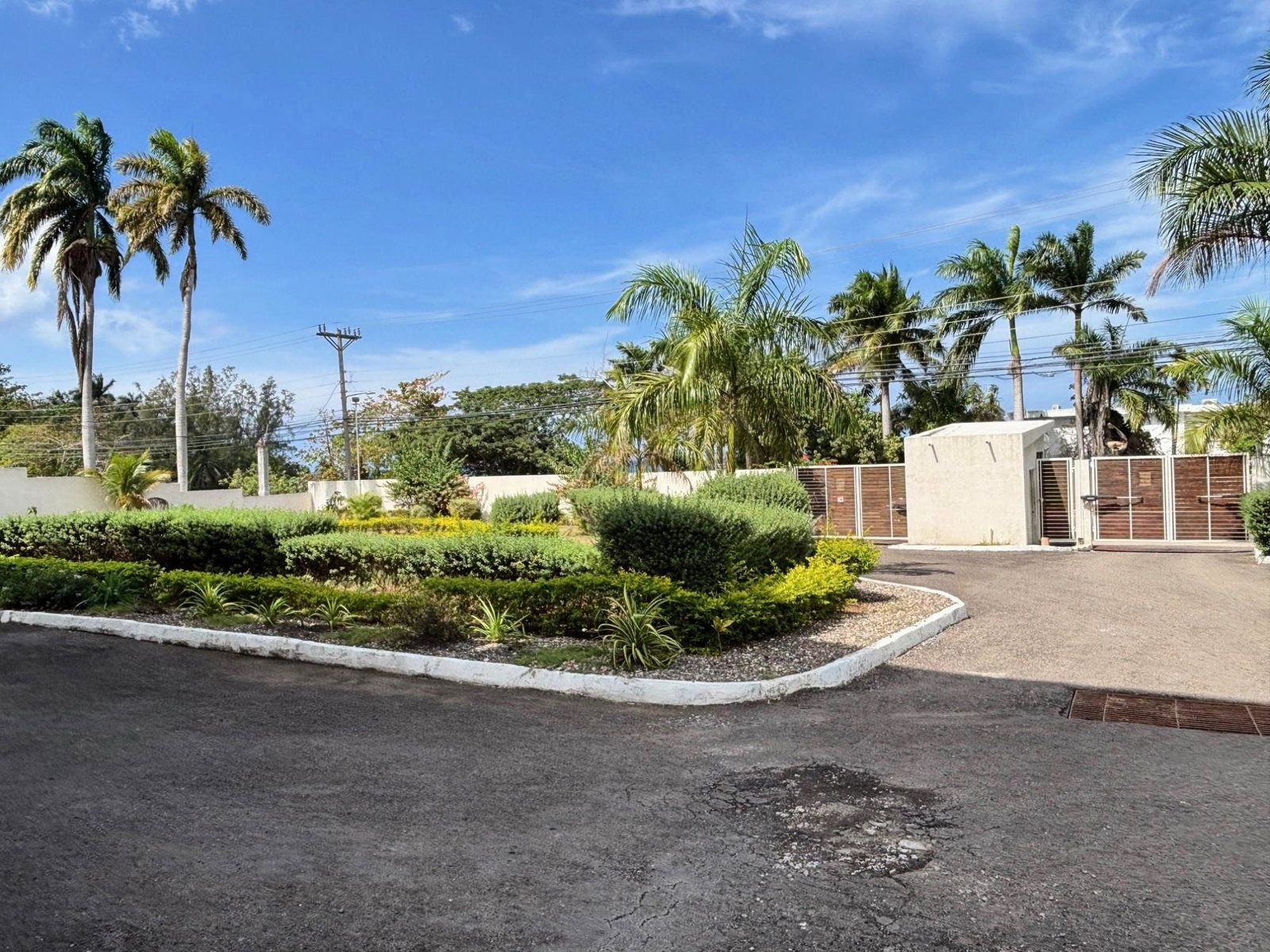 Luxury-2-Bedroom-Apartment-for-Rent-at-Paradise-Bay-St.-James-Jamaica Eighteenth image of 8- Paradise Bay, Reading in Reading, St. James, Jamaica - property is For Rent