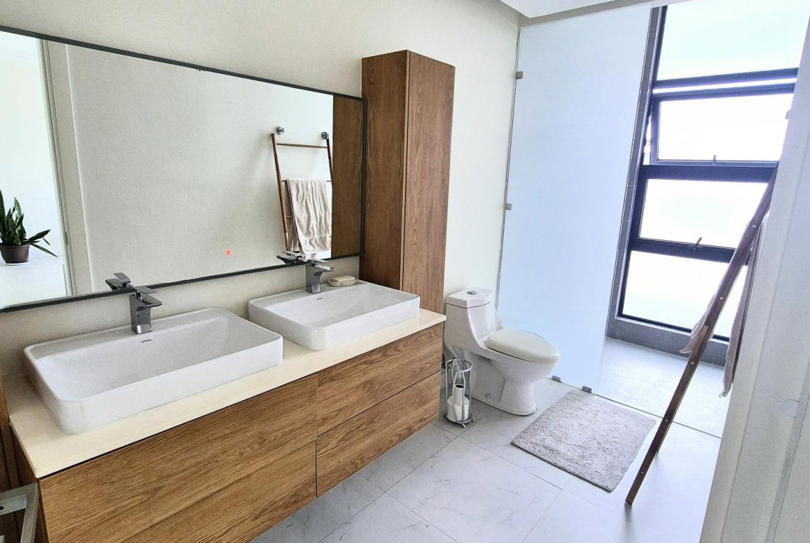 Eighth image of 8- Paradise Bay, Reading in Reading, St. James, Jamaica - property is For Rent