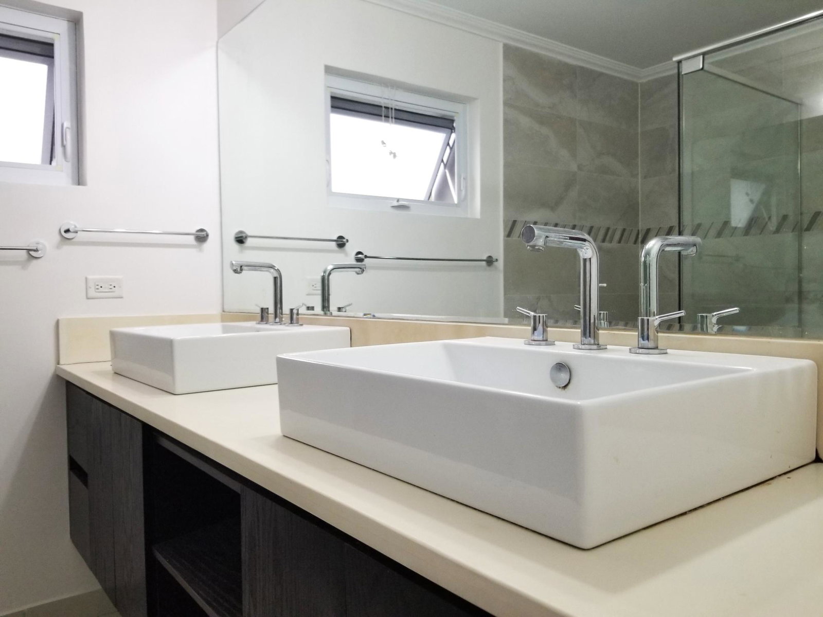 Luxury-3-Bed-Apartment-for-Rent-in-Cherry-Gardens-Kingston-Jamaica Fifteenth image of 12b- 16 Garden Close, Kingston in Kingston 8, St. Andrew, Jamaica - property is For Rent