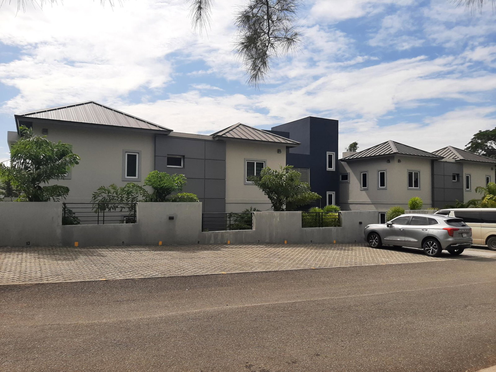 Luxury-3-Bed-Apartment-for-Rent-in-Cherry-Gardens-Kingston-Jamaica Fourth image of 12b- 16 Garden Close, Kingston in Kingston 8, St. Andrew, Jamaica - property is For Rent