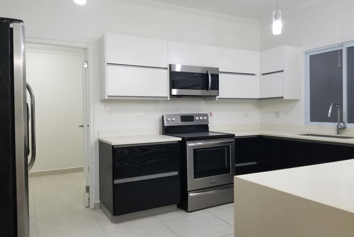 Tenth image of 12b- 16 Garden Close, Kingston in Kingston 8, St. Andrew, Jamaica - property is For Rent