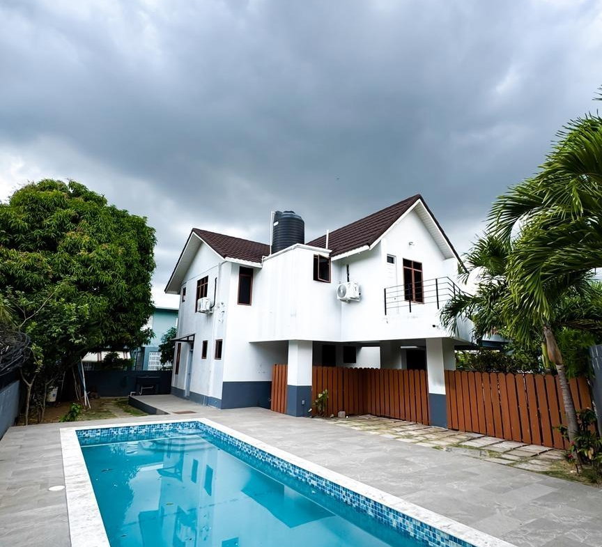 Fifth image of 10 East Kings House Circle in Kingston 6, St. Andrew, Jamaica - property is For Rent