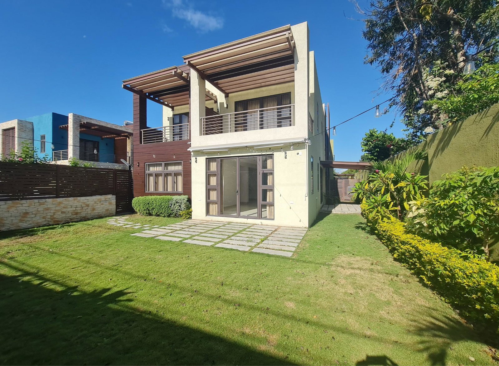 Luxury-4-Bedroom-Townhouse-for-Rent-on-Salisbury-Avenue-Kingston-Jamaica Third image of 1-5 Salisbury Avenue in Kingston 6, St. Andrew, Jamaica - property is For Rent