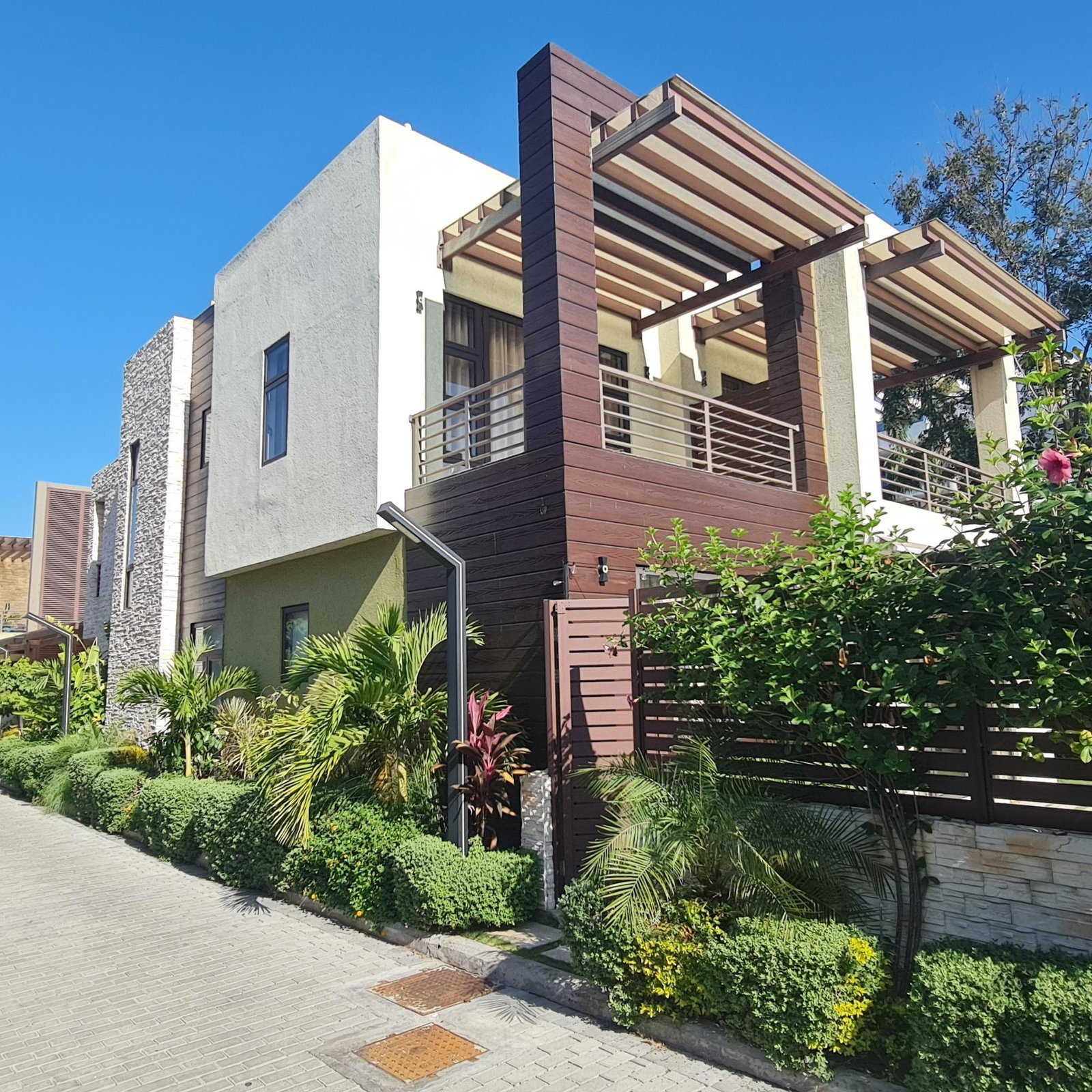 Luxury-4-Bedroom-Townhouse-for-Rent-on-Salisbury-Avenue-Kingston-Jamaica First image of 1-5 Salisbury Avenue in Kingston 6, St. Andrew, Jamaica - property is For Rent