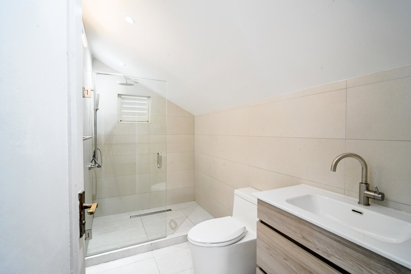 Luxury-5-Bedroom-House-for-Rent-in-Kingston-6-Jamaica-Ridgeway-Terrace Tenth image of 27 Riva Ridge, Ridgeway Terr in Kingston 6, St. Andrew, Jamaica - property is For Rent