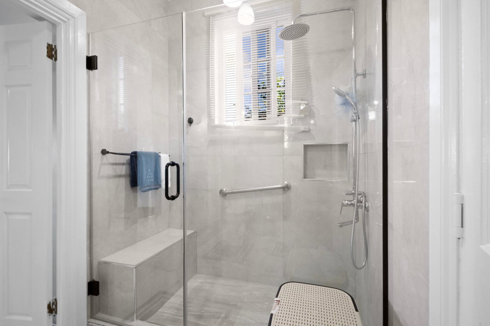 Luxury-5-Bedroom-Ocean-View-Home-for-Rent-in-Ocean-Ridge-Tower-Isle-St.-Mary-Jamaica Fifteenth image of 35 Ocean Ridge Drive in Ocean Ridge, St. Mary, Jamaica - property is For Rent