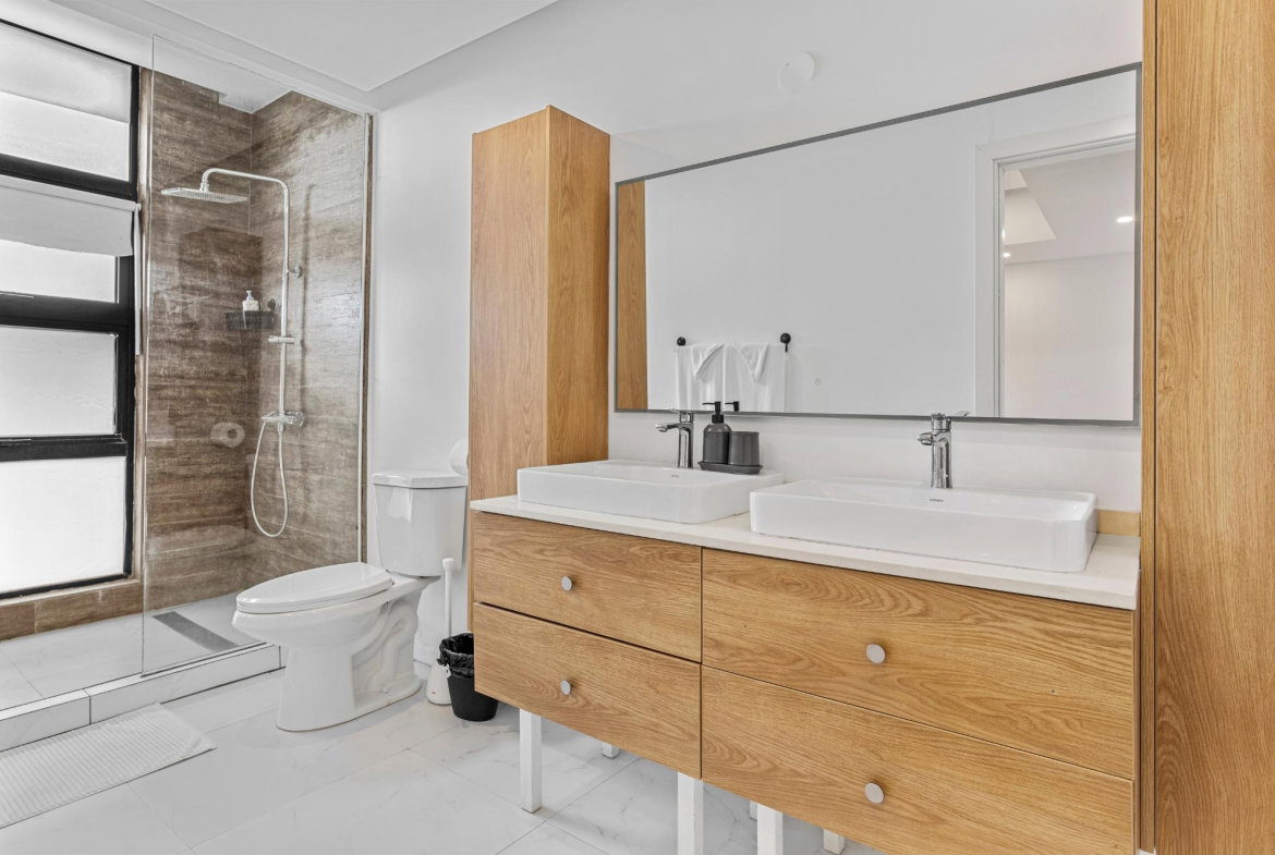 Twelfth image of Unit 6- Paradise Bay in Reading, St. James, Jamaica - property is For Rent