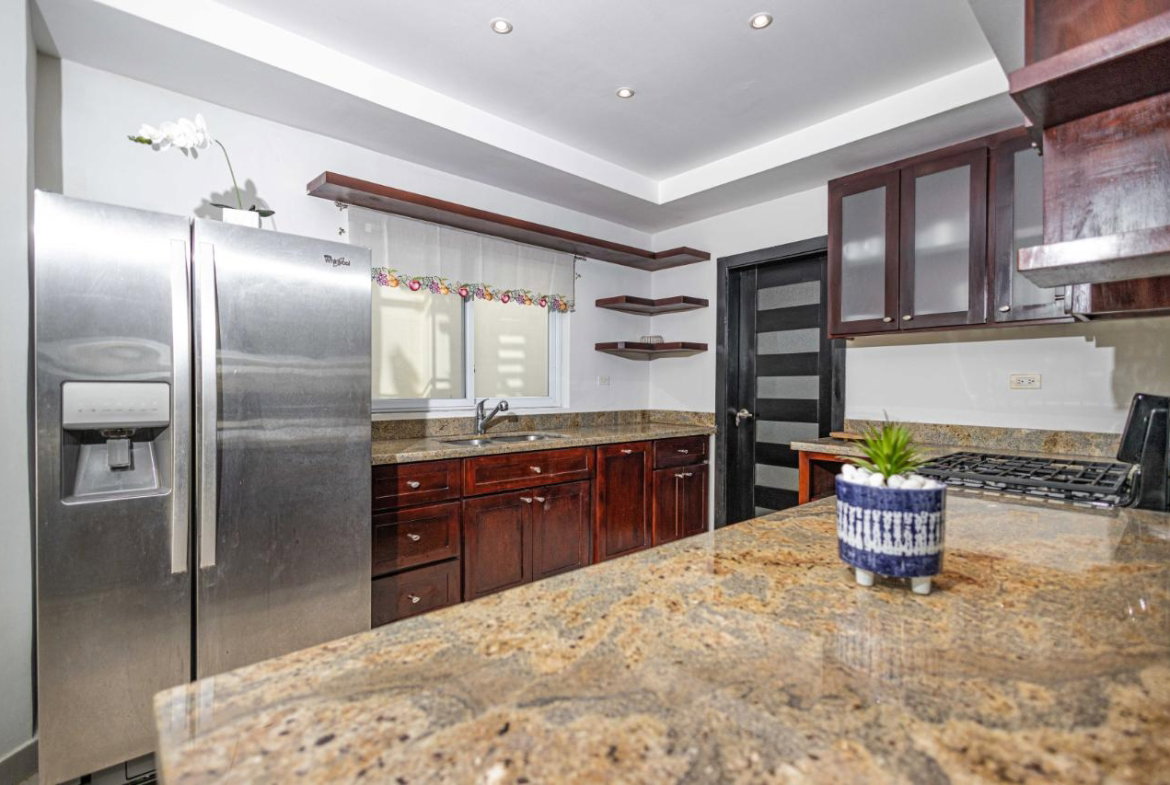 Thirteenth image of Miramar in Spring Garden, St. James, Jamaica - property is For Rent